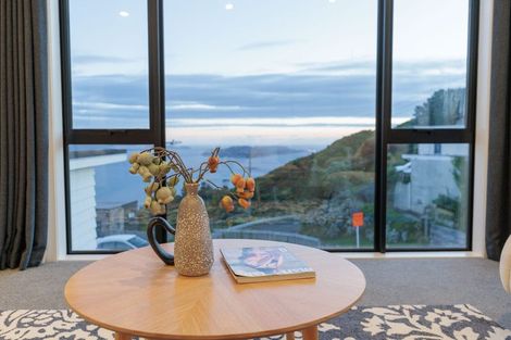 Photo of property in 46 Domett Street, Newlands, Wellington, 6037