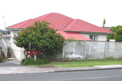 Photo of property in 35 Seaview Road, Glenfield, Auckland, 0629