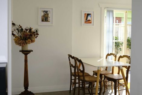 Photo of property in 339c Devon Street West, New Plymouth, 4310