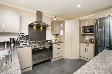 Photo of property in 7 Medallion Court, Kelvin Grove, Palmerston North, 4414