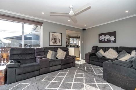 Photo of property in 19 Manapouri Place, Glenview, Hamilton, 3206