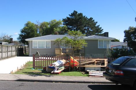 Photo of property in 6 Martin Place, Kelston, Auckland, 0602