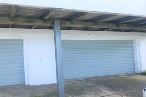 Photo of property in 2/174 East Coast Road, Forrest Hill, Auckland, 0620