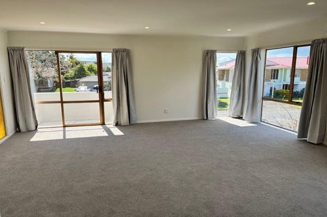 Photo of property in 12 Prince Regent Drive, Half Moon Bay, Auckland, 2012