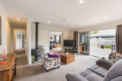 Photo of property in 27 Oak Crescent, Ashhurst, 4810