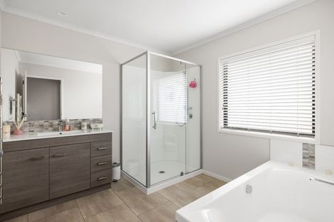 Photo of property in 40 Penetaka Heights, Pyes Pa, Tauranga, 3112