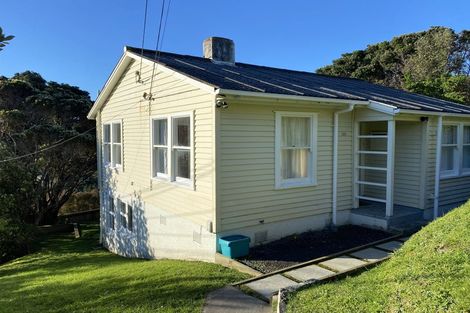 Photo of property in 100 Sidlaw Street, Strathmore Park, Wellington, 6022