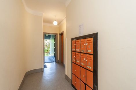 Photo of property in Hamilton Flats, 3/9 Hawker Street, Mount Victoria, Wellington, 6011