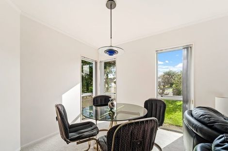 Photo of property in 32 Heversham Place, Glendene, Auckland, 0602