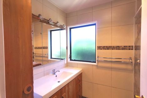 Photo of property in 94 Hutchinsons Road, Bucklands Beach, Auckland, 2014