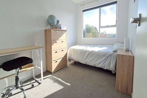 Photo of property in 15 Mile Place, Henderson, Auckland, 0612
