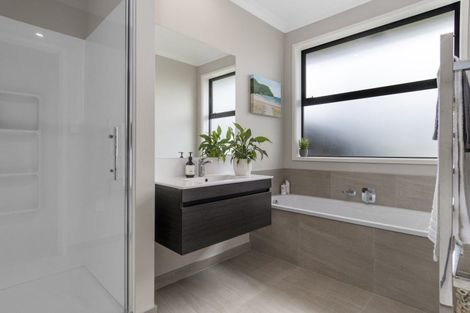 Photo of property in 15 Charlotte Drive, Omokoroa, 3114