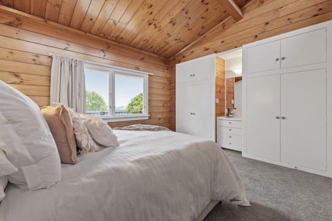 Photo of property in 2/15 Selwyn Crescent, Forrest Hill, Auckland, 0620