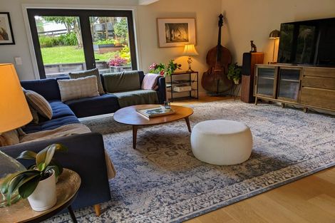 Photo of property in 9 Maori Hut Road, Red Beach, 0932