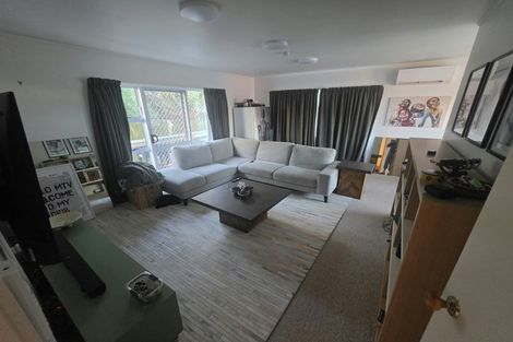 Photo of property in 2/4 Valley View Road, Glenfield, Auckland, 0629