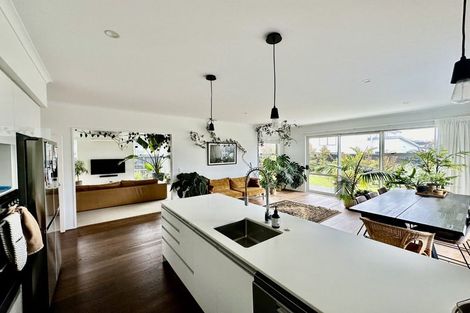 Photo of property in 19 Kukuwai Avenue, Red Beach, 0932