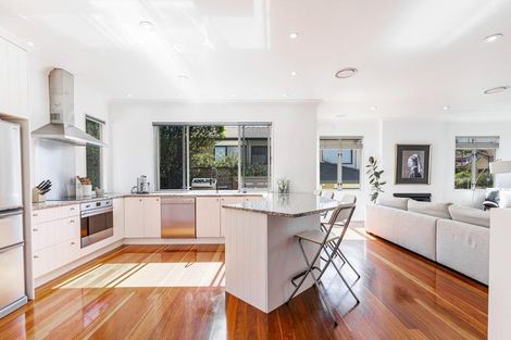 Photo of property in 30 Hogarth Rise, West Harbour, Auckland, 0618