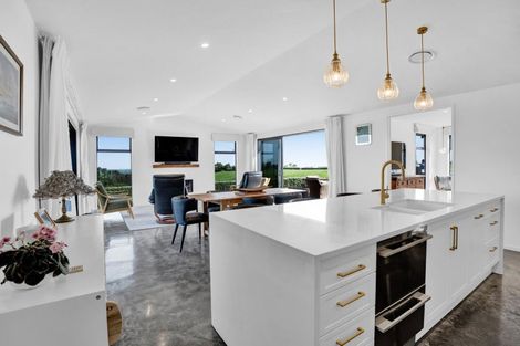 Photo of property in 956 Richmond Road, Lepperton, New Plymouth, 4373