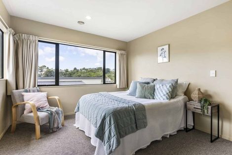 Photo of property in 16 Greenstone Place, Aotea, Porirua, 5024