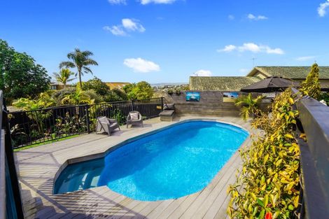 Photo of property in 81 Bleakhouse Road, Howick, Auckland, 2014