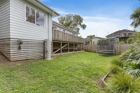 Photo of property in 2/58 Botany Road, Botany Downs, Auckland, 2010