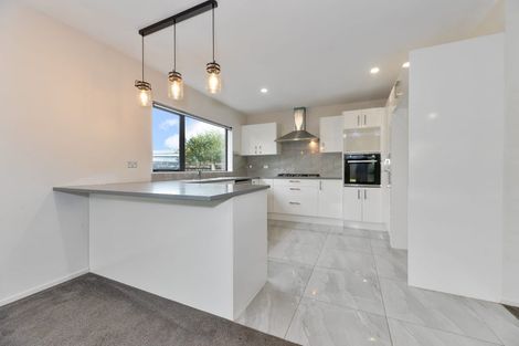 Photo of property in 18b Riverpark Crescent, Henderson, Auckland, 0610