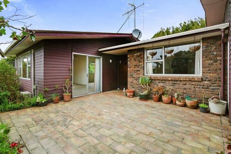 Photo of property in 94 Larsen Crescent, Tawa, Wellington, 5028