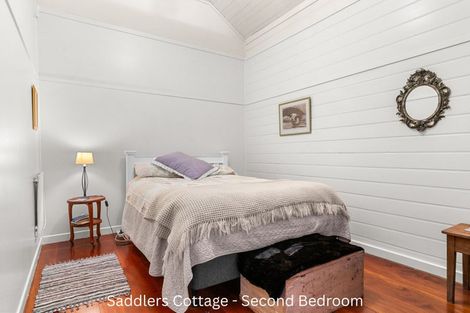 Photo of property in Saddlery Cottage, 3245 Paparoa-oakleigh Road, Paparoa, 0571