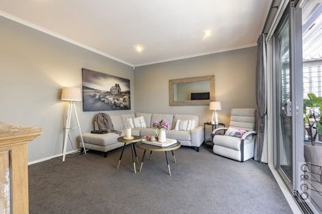 Photo of property in 11 Parlane Drive, Huapai, Kumeu, 0810