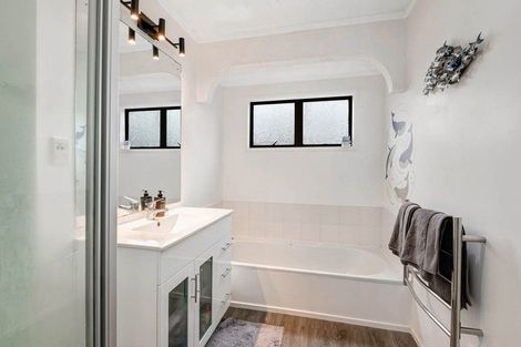 Photo of property in 23 Bay Street, Red Beach, 0932