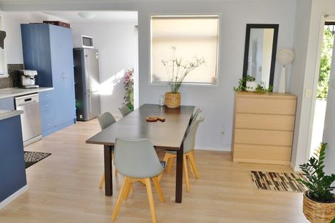 Photo of property in 1 Titchener Street, New Lynn, Auckland, 0600