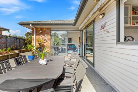 Photo of property in 20 Mackwell Road, Fairview Heights, Auckland, 0632