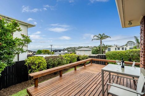 Photo of property in 1/26 Hyde Road, Rothesay Bay, Auckland, 0630