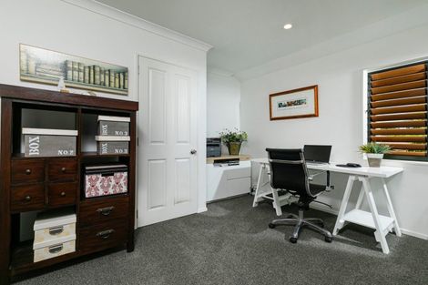 Photo of property in 3 Admirals Court Drive, Greenhithe, Auckland, 0632