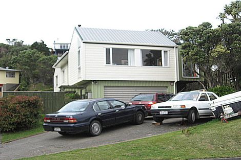 Photo of property in 26 Glanmire Road, Newlands, Wellington, 6037