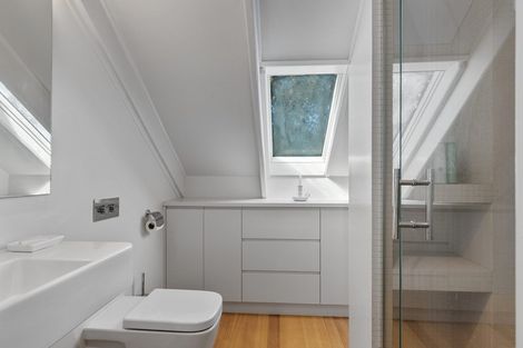 Photo of property in 77 Hinemoa Street, Birkenhead, Auckland, 0626