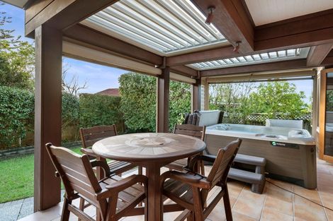 Photo of property in 2/114 Aberdeen Road, Campbells Bay, Auckland, 0620