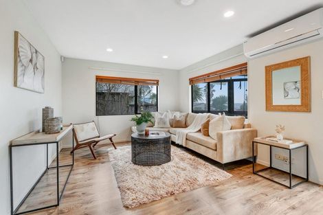 Photo of property in 1/21 Jumento Place, Unsworth Heights, Auckland, 0632