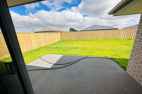 Photo of property in 32 Eileen Way, Rolleston, 7615