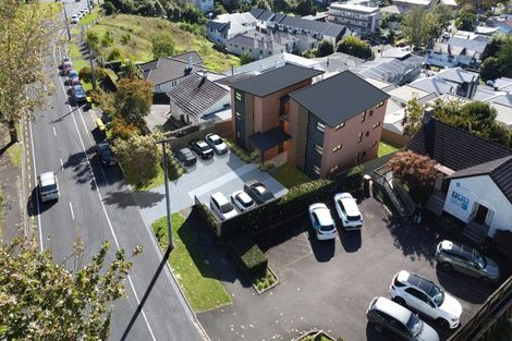 Photo of property in 12 Ruakiwi Road, Hamilton Lake, Hamilton, 3204