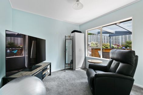 Photo of property in 22 Jumento Place, Unsworth Heights, Auckland, 0632