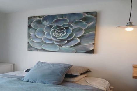 Photo of property in 121 Seaview Road, Piha, New Lynn, 0772