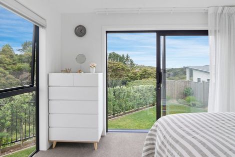 Photo of property in 9 Koiora Lane, Long Bay, Auckland, 0630