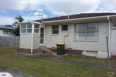 Photo of property in 2/16 Mannering Place, Hillcrest, Auckland, 0627