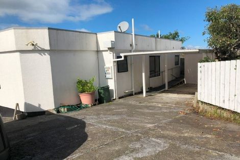 Photo of property in 2/191 Glenfield Road, Hillcrest, Auckland, 0627