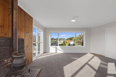 Photo of property in 10 Totaravale Drive, Totara Vale, Auckland, 0629