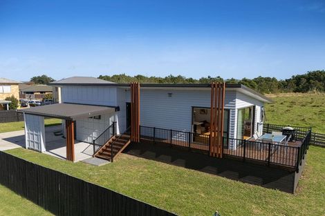 Photo of property in 30 Aitkenhead Court, Parakai, 0830
