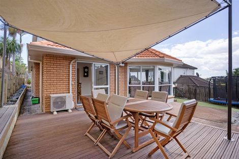 Photo of property in 2/2 Eske Place, Highland Park, Auckland, 2010