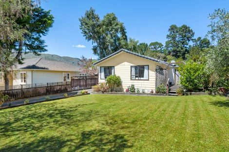 Photo of property in 2 Bogle Grove, Stokes Valley, Lower Hutt, 5019