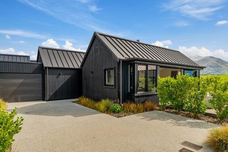 Photo of property in 8 Kokako Lane, Jacks Point, Queenstown, 9371